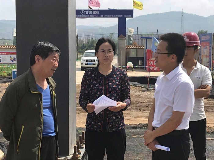 市政協(xié)副主席禹文長一行調(diào)研平?jīng)鲞^境車輛綜合服務(wù)中心一期(平?jīng)鍪兄行某潆娬荆╉椖拷ㄔO(shè)工作(圖2) 市政協(xié)副主席禹文長一行調(diào)研平?jīng)鲞^境車輛綜合服務(wù)中心一期(平?jīng)鍪兄行某潆娬荆╉椖拷ㄔO(shè)工作(圖2)