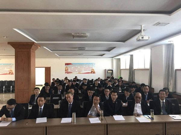 泓源出租公司召開“文明行車”專題培訓(xùn)會(圖2) 泓源出租公司召開“文明行車”專題培訓(xùn)會(圖2)