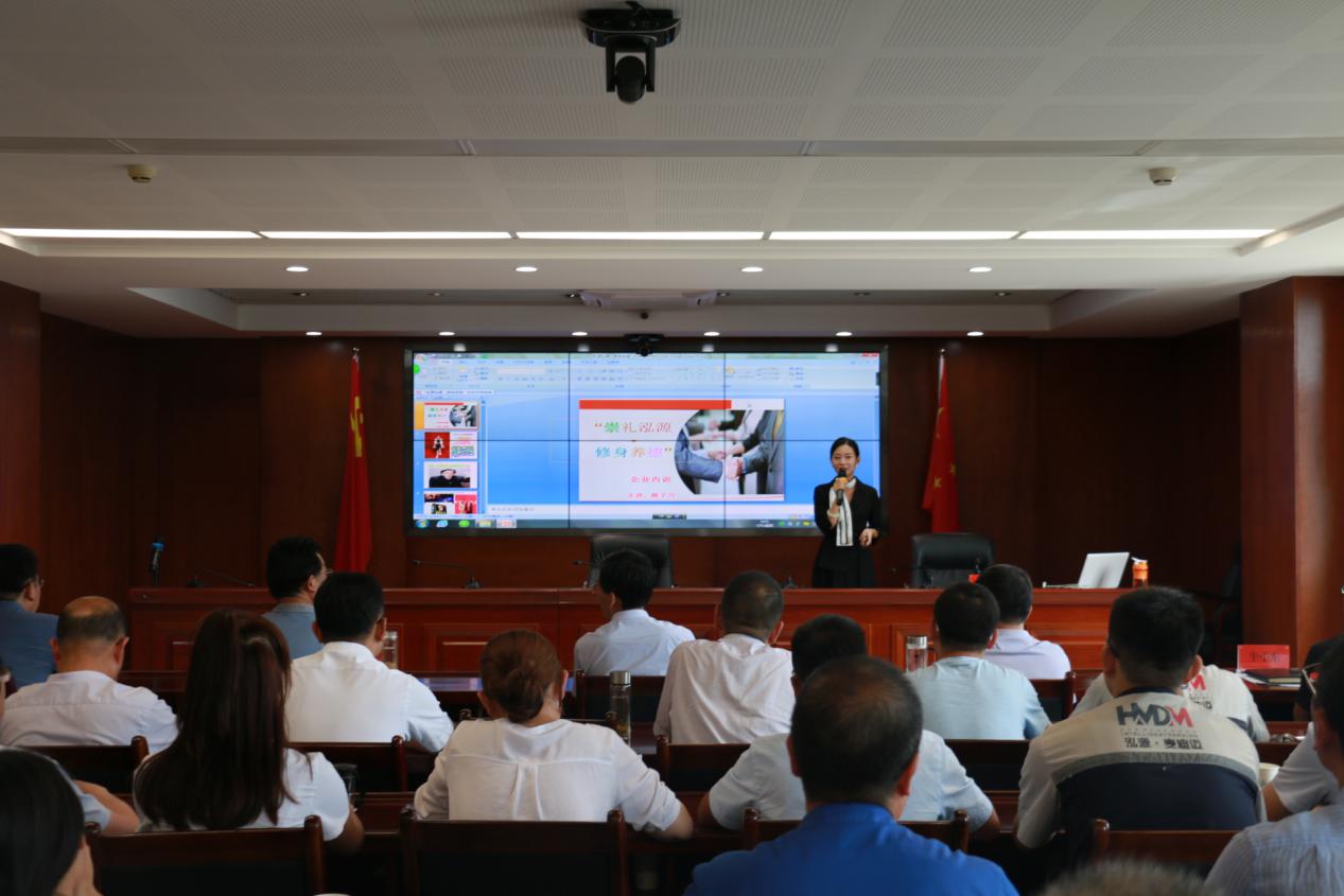 內(nèi)強素質(zhì)外樹形象 凝心聚力共謀發(fā)展——泓源公司員工綜合素質(zhì)提升培訓活動圓滿結束(圖2) 內(nèi)強素質(zhì)外樹形象 凝心聚力共謀發(fā)展——泓源公司員工綜合素質(zhì)提升培訓活動圓滿結束(圖2)