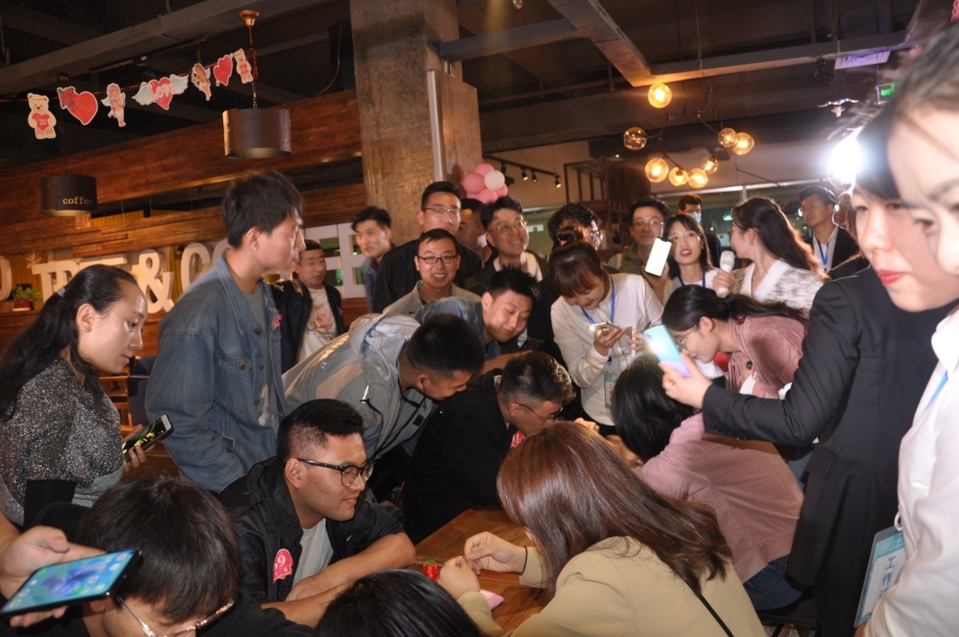 泓源公司舉辦“情定七夕·緣來(lái)是你”政銀企青年聯(lián)誼活動(dòng)(圖7) 泓源公司舉辦“情定七夕·緣來(lái)是你”政銀企青年聯(lián)誼活動(dòng)(圖7)