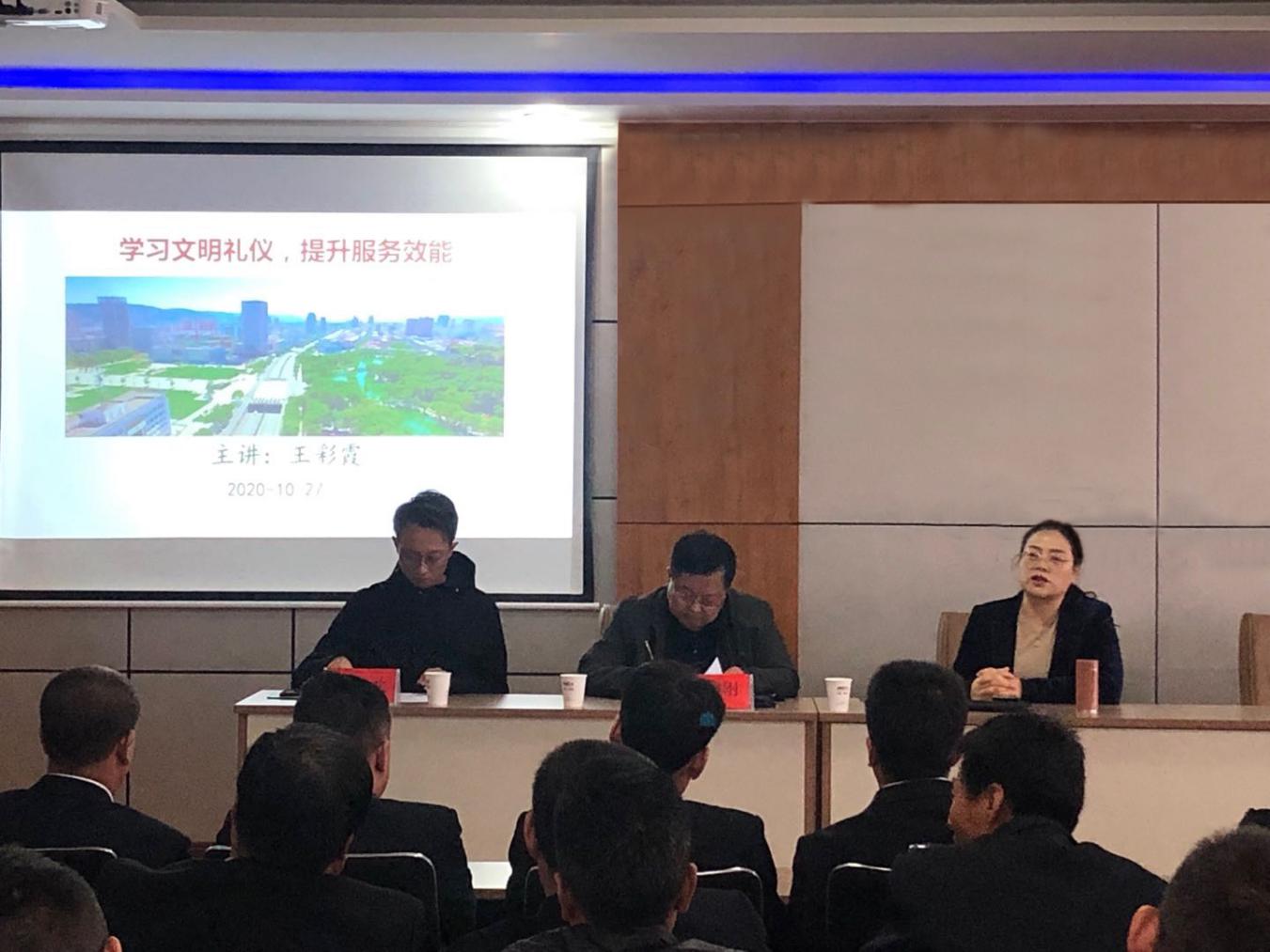 泓源出租車公司多措并舉全力提升服務(wù)質(zhì)量(圖4) 泓源出租車公司多措并舉全力提升服務(wù)質(zhì)量(圖4)