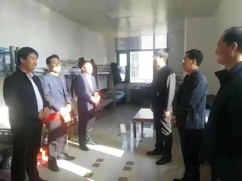 工業(yè)園區(qū)管委會、泓源公司慰問園區(qū)機關(guān)保安門衛(wèi)等一線人員(圖2)