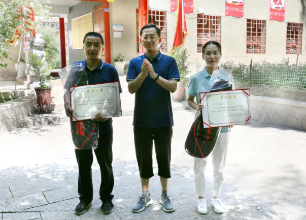 增強(qiáng)團(tuán)隊(duì)合力 展示泓源風(fēng)采 ——泓源公司開展登山比賽活動(dòng)(圖7) 增強(qiáng)團(tuán)隊(duì)合力 展示泓源風(fēng)采 ——泓源公司開展登山比賽活動(dòng)(圖7)