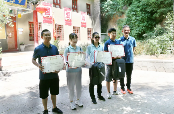 增強(qiáng)團(tuán)隊(duì)合力 展示泓源風(fēng)采 ——泓源公司開展登山比賽活動(dòng)(圖8) 增強(qiáng)團(tuán)隊(duì)合力 展示泓源風(fēng)采 ——泓源公司開展登山比賽活動(dòng)(圖8)