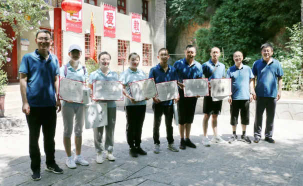 增強(qiáng)團(tuán)隊(duì)合力 展示泓源風(fēng)采 ——泓源公司開展登山比賽活動(dòng)(圖9) 增強(qiáng)團(tuán)隊(duì)合力 展示泓源風(fēng)采 ——泓源公司開展登山比賽活動(dòng)(圖9)