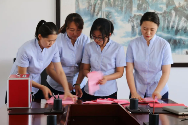 泓源公司召開第一屆女職工大會(huì)(圖2) 泓源公司召開第一屆女職工大會(huì)(圖2)