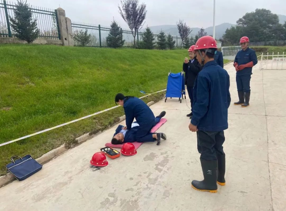 防患未然 未雨綢繆--泓源能源供應(yīng)公司開展2021年供熱突發(fā)事件綜合應(yīng)急演練(圖3) 防患未然 未雨綢繆--泓源能源供應(yīng)公司開展2021年供熱突發(fā)事件綜合應(yīng)急演練(圖3)