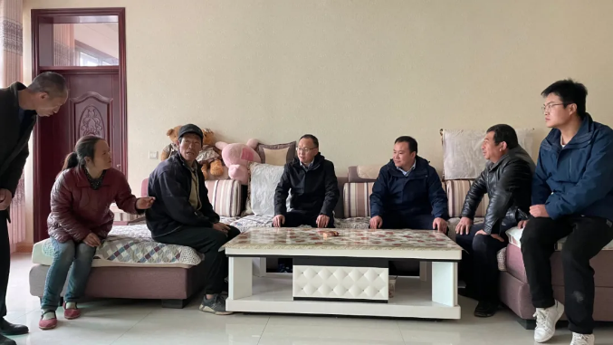 泓源公司赴幫扶村開展走訪慰問活動(dòng)(圖2) 泓源公司赴幫扶村開展走訪慰問活動(dòng)(圖2)