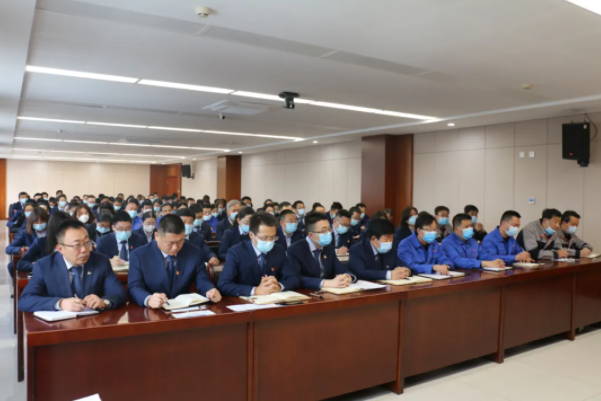 市產(chǎn)投集團(tuán)召開2021年工作總結(jié)表彰暨2022年工作安排部署會(huì)議(圖6) 市產(chǎn)投集團(tuán)召開2021年工作總結(jié)表彰暨2022年工作安排部署會(huì)議(圖6)