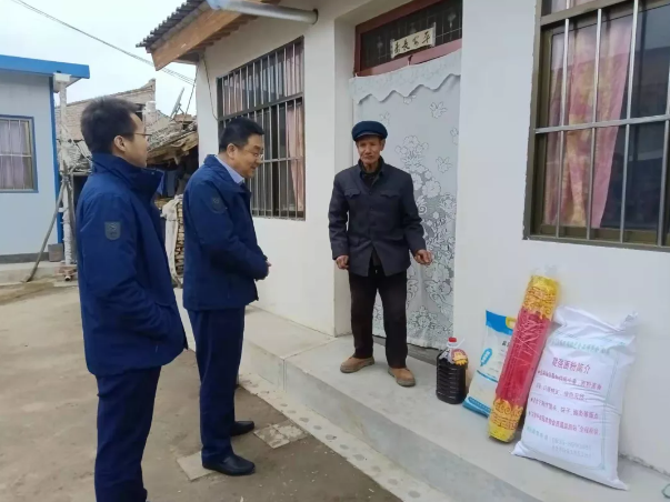 市產(chǎn)投集團(tuán)深入幫扶村開展春節(jié)慰問(圖2) 市產(chǎn)投集團(tuán)深入幫扶村開展春節(jié)慰問(圖2)