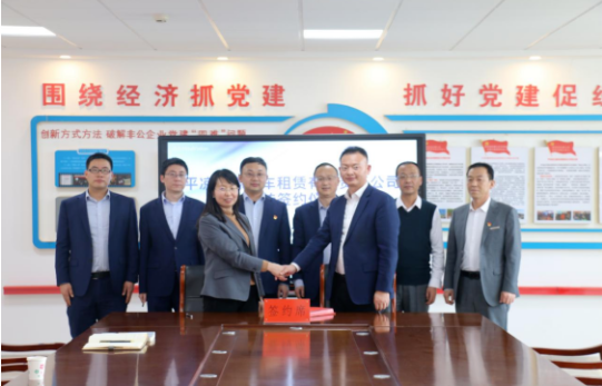 市產(chǎn)投集團(tuán)與市城投集團(tuán)舉行簽約儀式(圖2) 市產(chǎn)投集團(tuán)與市城投集團(tuán)舉行簽約儀式(圖2)