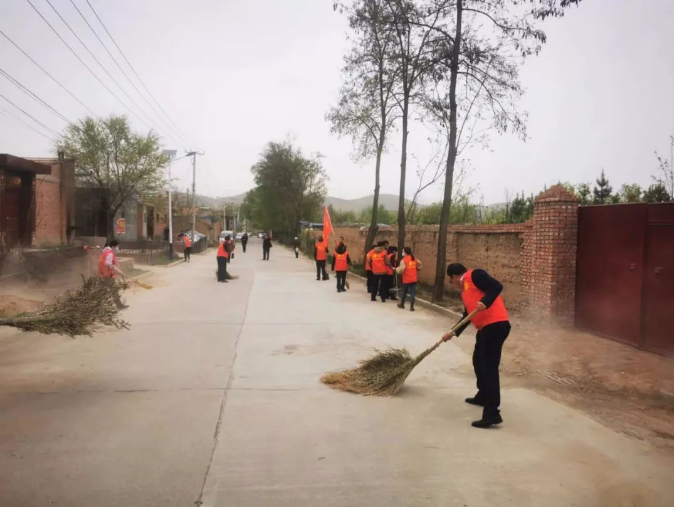 市產(chǎn)投集團赴包抓共建村社開展衛(wèi)生清掃志愿服務(wù)活動(圖2) 市產(chǎn)投集團赴包抓共建村社開展衛(wèi)生清掃志愿服務(wù)活動(圖2)