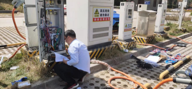 市產(chǎn)投集團(tuán)平煤機(jī)公司開展充電樁檢修(圖2) 市產(chǎn)投集團(tuán)平煤機(jī)公司開展充電樁檢修(圖2)