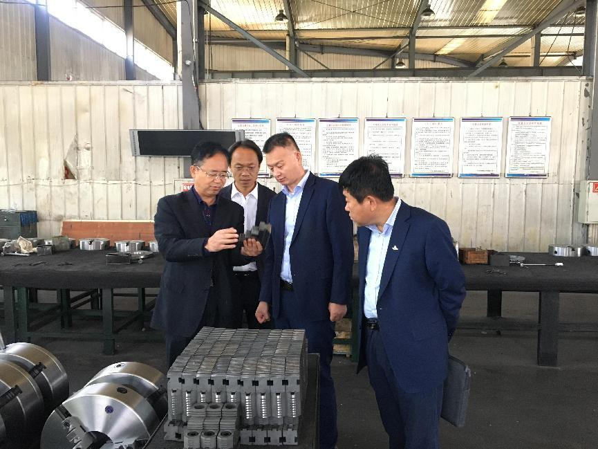 市產投集團赴榮康實業(yè)公司進行考察交流(圖2) 市產投集團赴榮康實業(yè)公司進行考察交流(圖2)