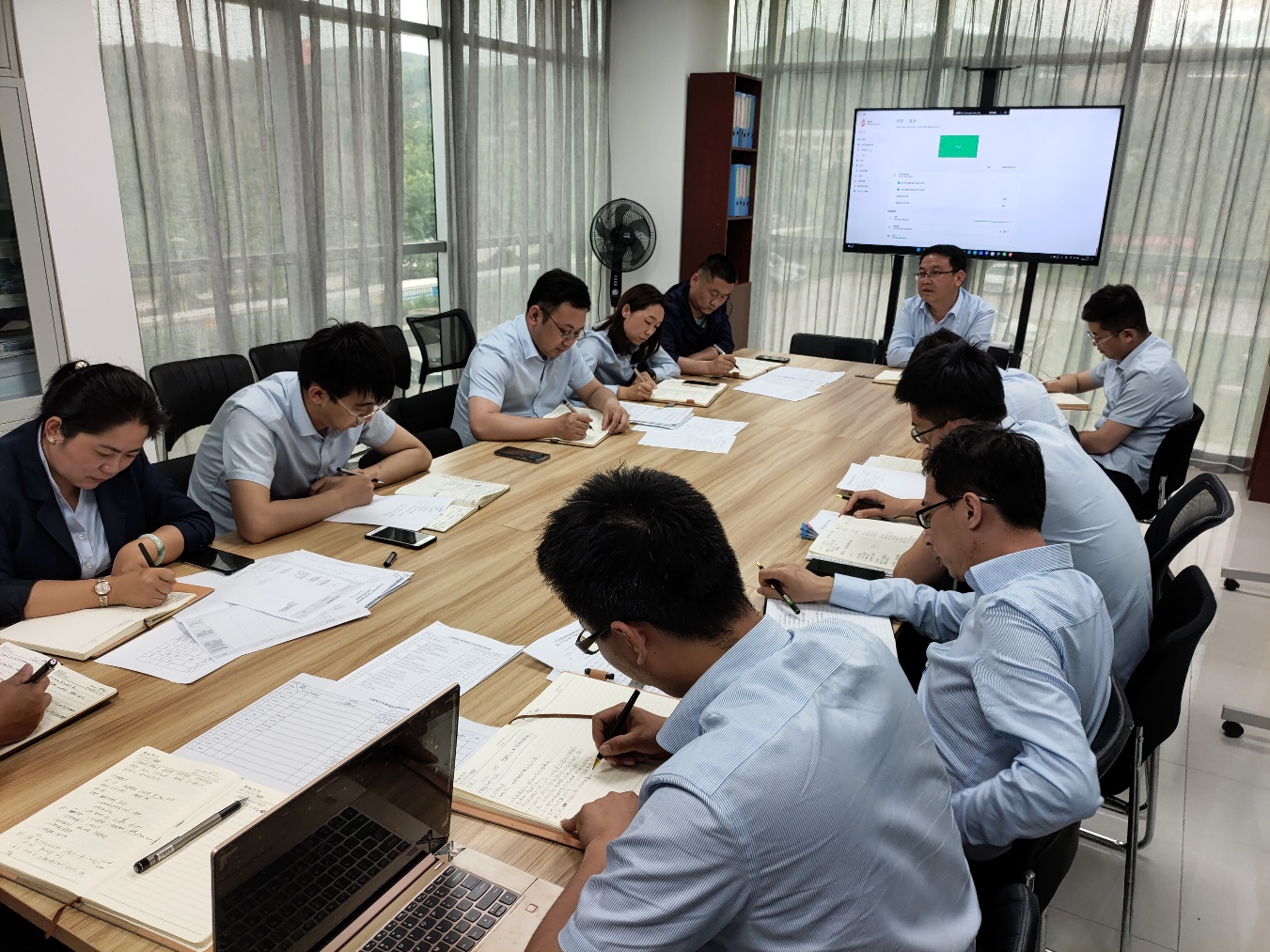 市產(chǎn)投集團(tuán)平煤機(jī)公司開展作風(fēng)集中整頓月活動(dòng)第二期工作總結(jié)(圖1) 市產(chǎn)投集團(tuán)平煤機(jī)公司開展作風(fēng)集中整頓月活動(dòng)第二期工作總結(jié)(圖1)