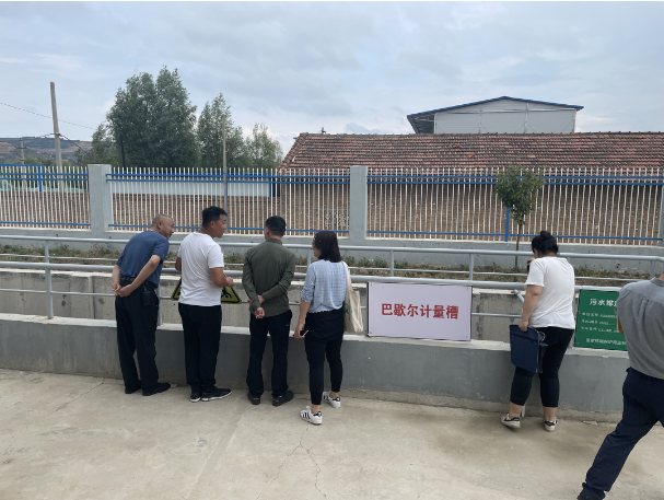 平?jīng)鍪猩鷳B(tài)環(huán)境局信息監(jiān)控中心到城東污水處理公司檢查指導工作(圖2) 平?jīng)鍪猩鷳B(tài)環(huán)境局信息監(jiān)控中心到城東污水處理公司檢查指導工作(圖2)