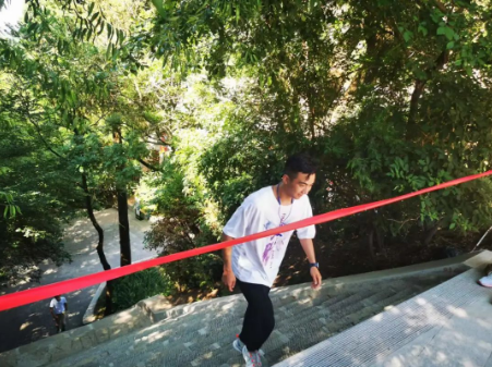 助力文旅市場 展示產投風采——市產投集團組織開展員工登山比賽活動(圖8) 助力文旅市場 展示產投風采——市產投集團組織開展員工登山比賽活動(圖8)