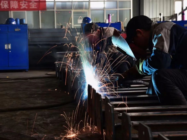 市產(chǎn)投集團裝備制造企業(yè)上半年產(chǎn)銷兩旺(圖5) 市產(chǎn)投集團裝備制造企業(yè)上半年產(chǎn)銷兩旺(圖5)