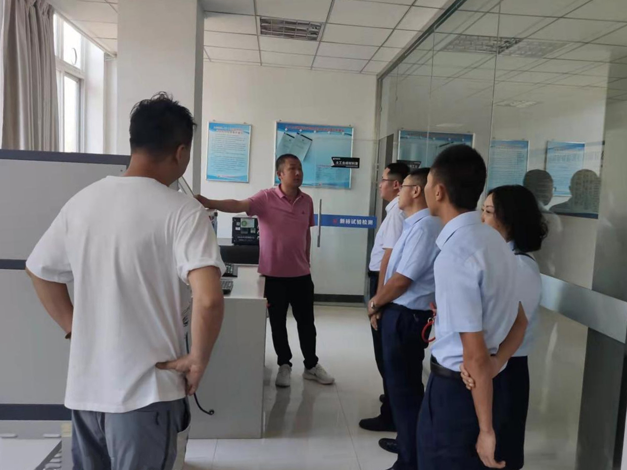 市產(chǎn)投集團涇東設(shè)計公司赴甲級檢測公司考察學(xué)習(xí)(圖2) 市產(chǎn)投集團涇東設(shè)計公司赴甲級檢測公司考察學(xué)習(xí)(圖2)