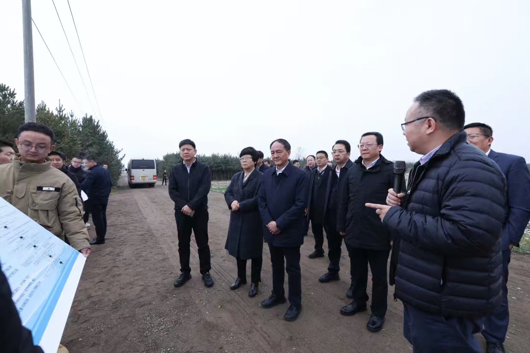 平?jīng)雠c甘肅省民航機(jī)場集團(tuán)簽訂平?jīng)鰴C(jī)場項目合作框架協(xié)議(圖4) 平?jīng)雠c甘肅省民航機(jī)場集團(tuán)簽訂平?jīng)鰴C(jī)場項目合作框架協(xié)議(圖4)